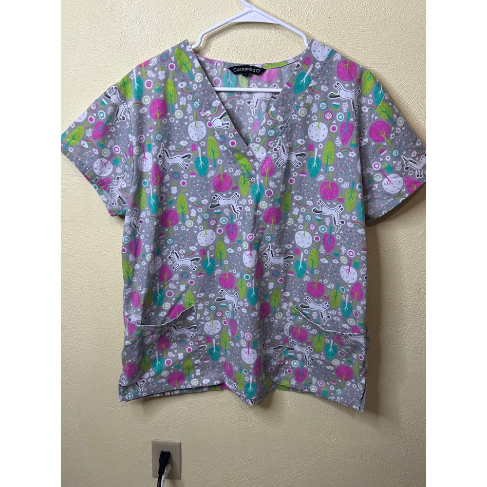 Cassandra O Unicorn Rainbow Print Scrub Top Grey V-Neck Short Sleeve Large